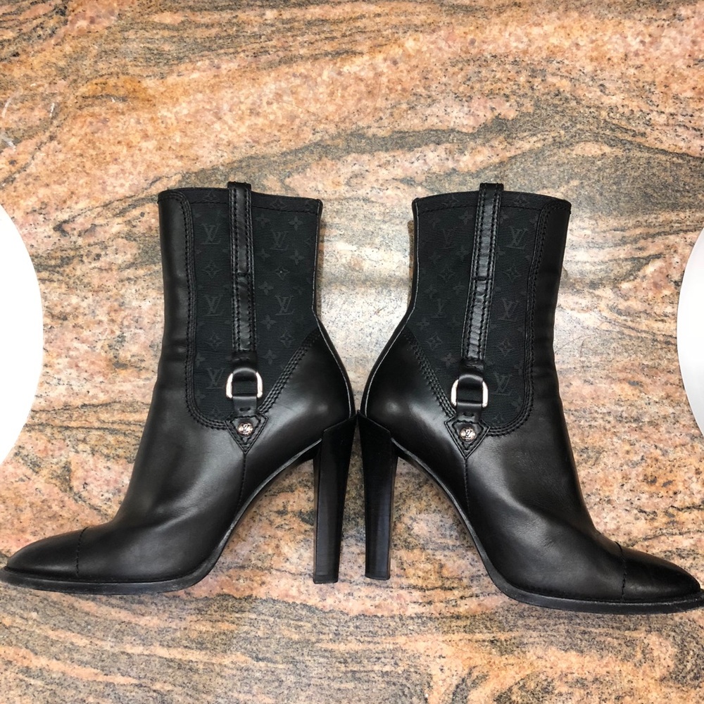 Louis Vuitton boots-.
